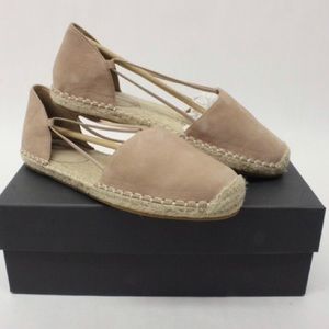 Brand new in box!
Perfect for spring & summer.